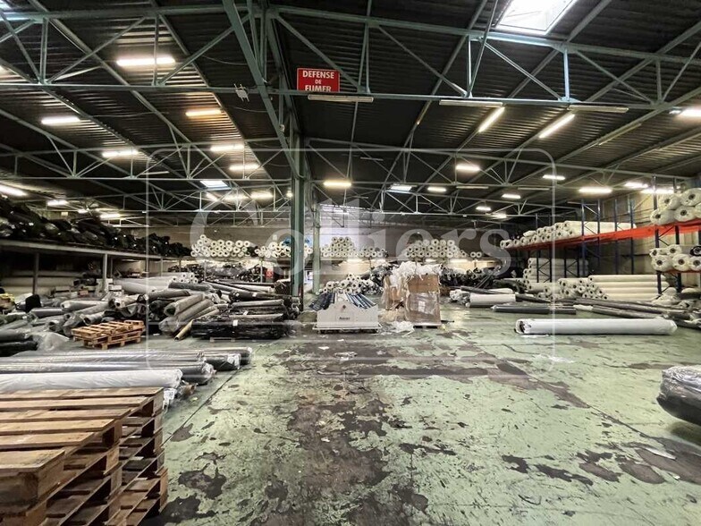 Industrial in Aubagne to rent - Interior Photo - Image 1 of 17
