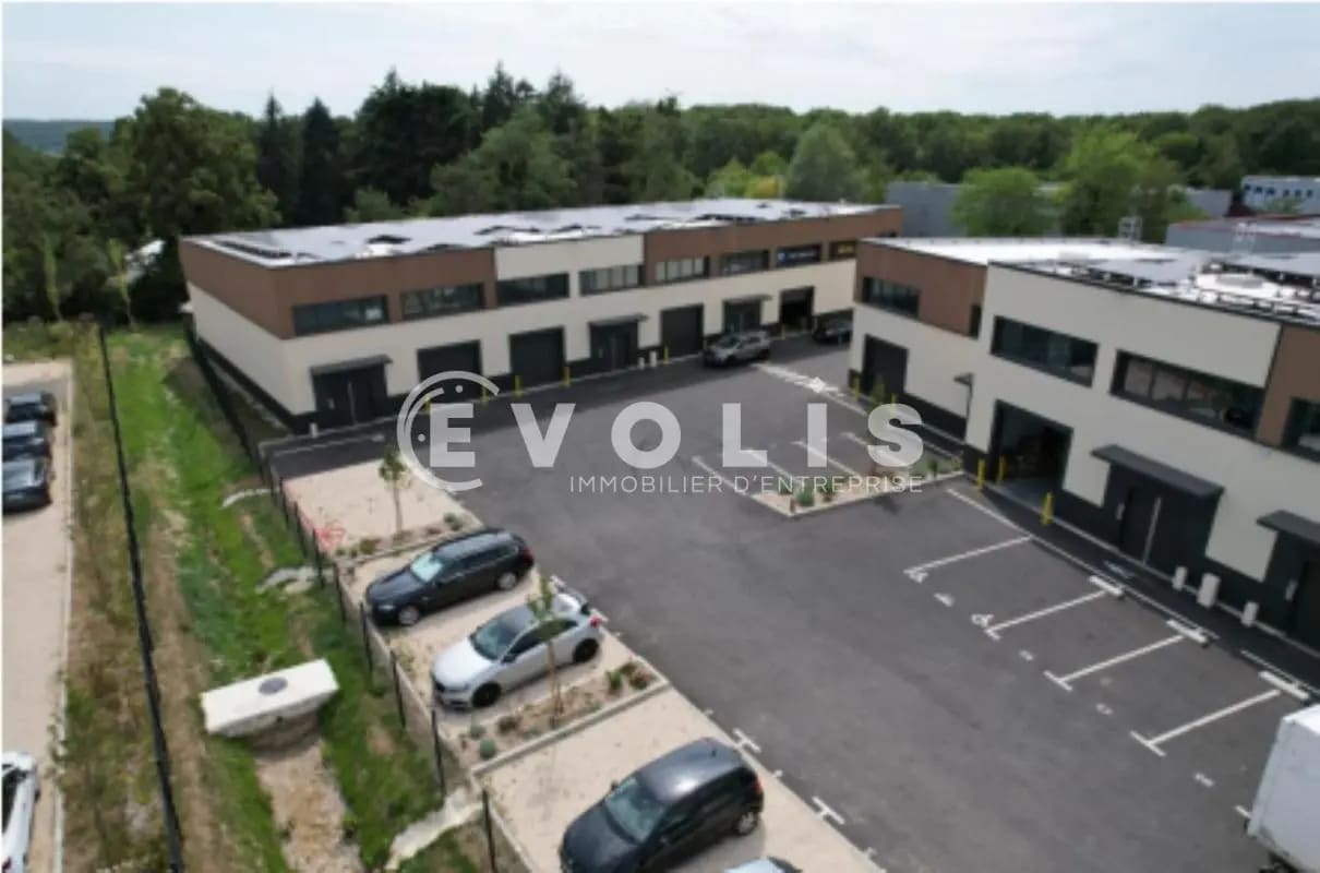 Light Industrial in Marcoussis to rent Building Photo- Image 1 of 8