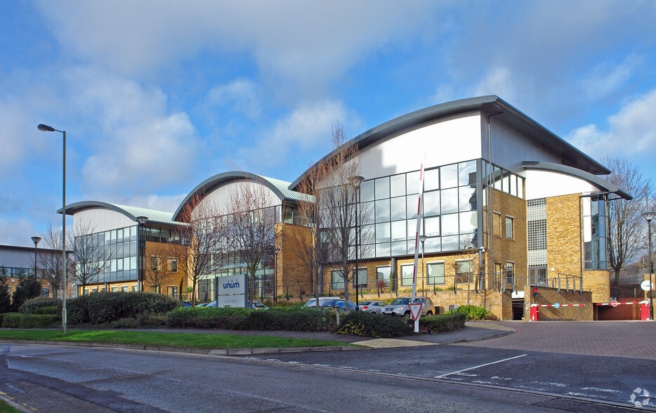Basing View, Basingstoke for sale - Building Photo - Image 2 of 3