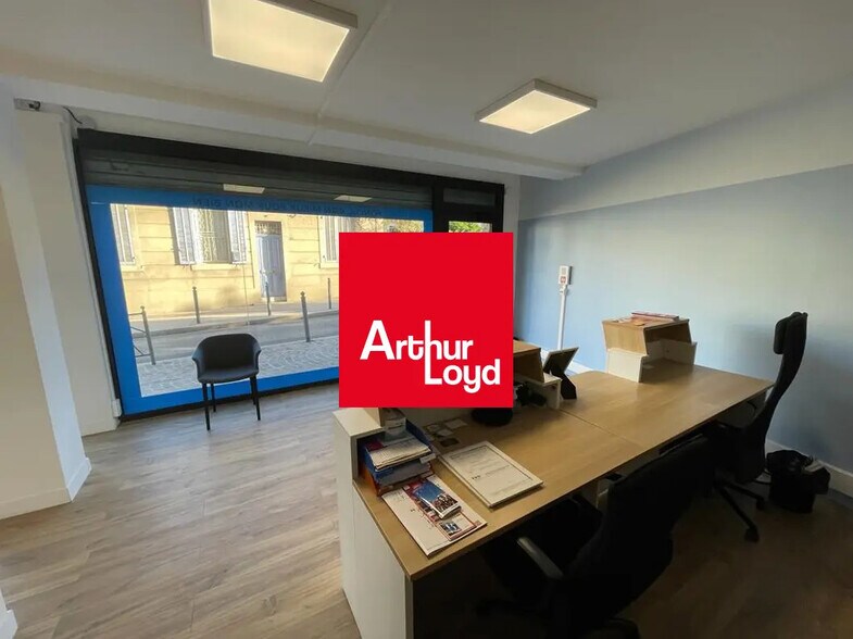 Retail in Cassis for sale - Interior Photo - Image 1 of 4