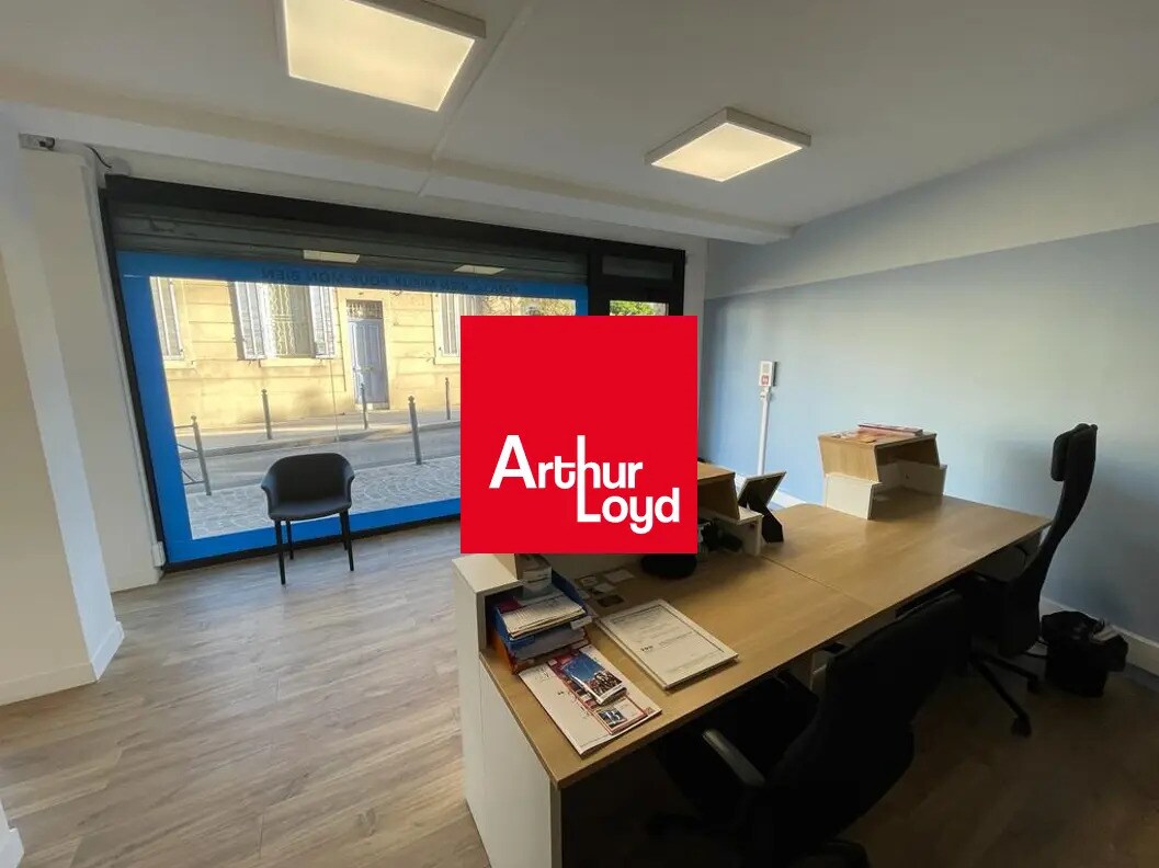 Retail in Cassis for sale Interior Photo- Image 1 of 5