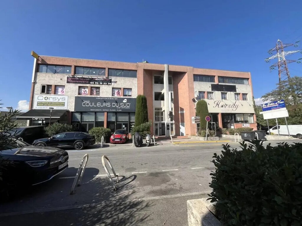 Vente Bureaux 79 m² - Photo 1