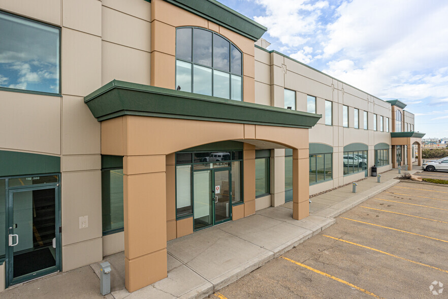 2899 Broadmoor Blvd, Sherwood Park, AB for rent - Building Photo - Image 3 of 6