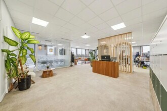 Office in Suresnes to rent Interior Photo- Image 2 of 10