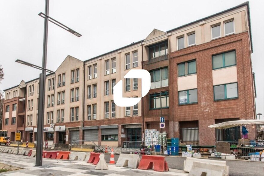 Office in Savigny Le Temple for sale - Building Photo - Image 1 of 8