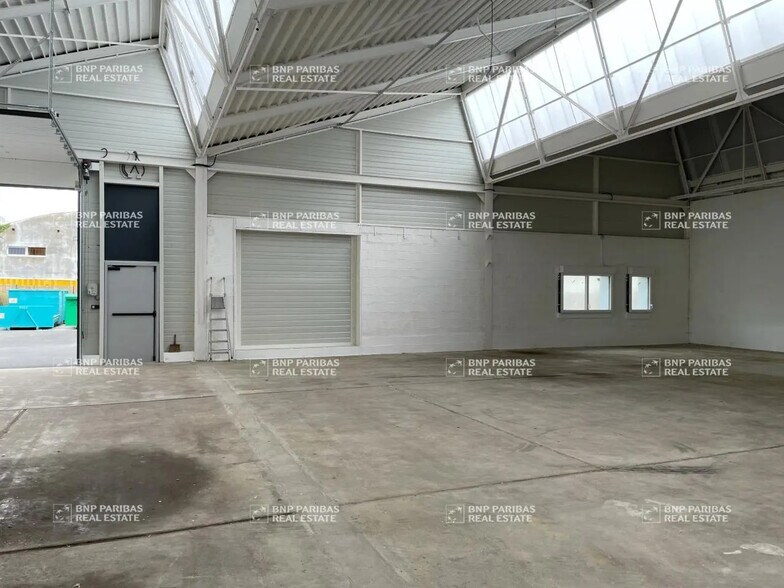Light Industrial in Carquefou to rent - Interior Photo - Image 3 of 7