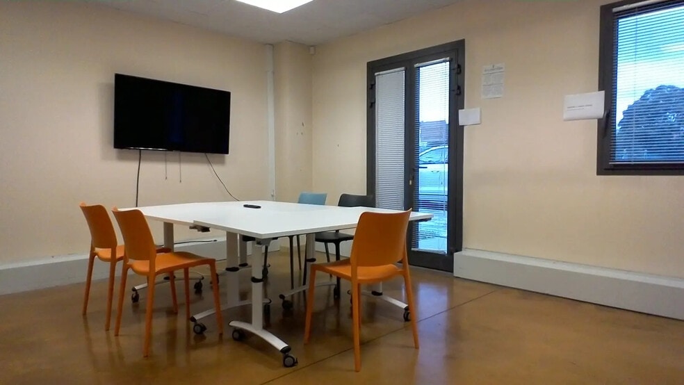 Office in Aubagne to rent - Building Photo - Image 3 of 7