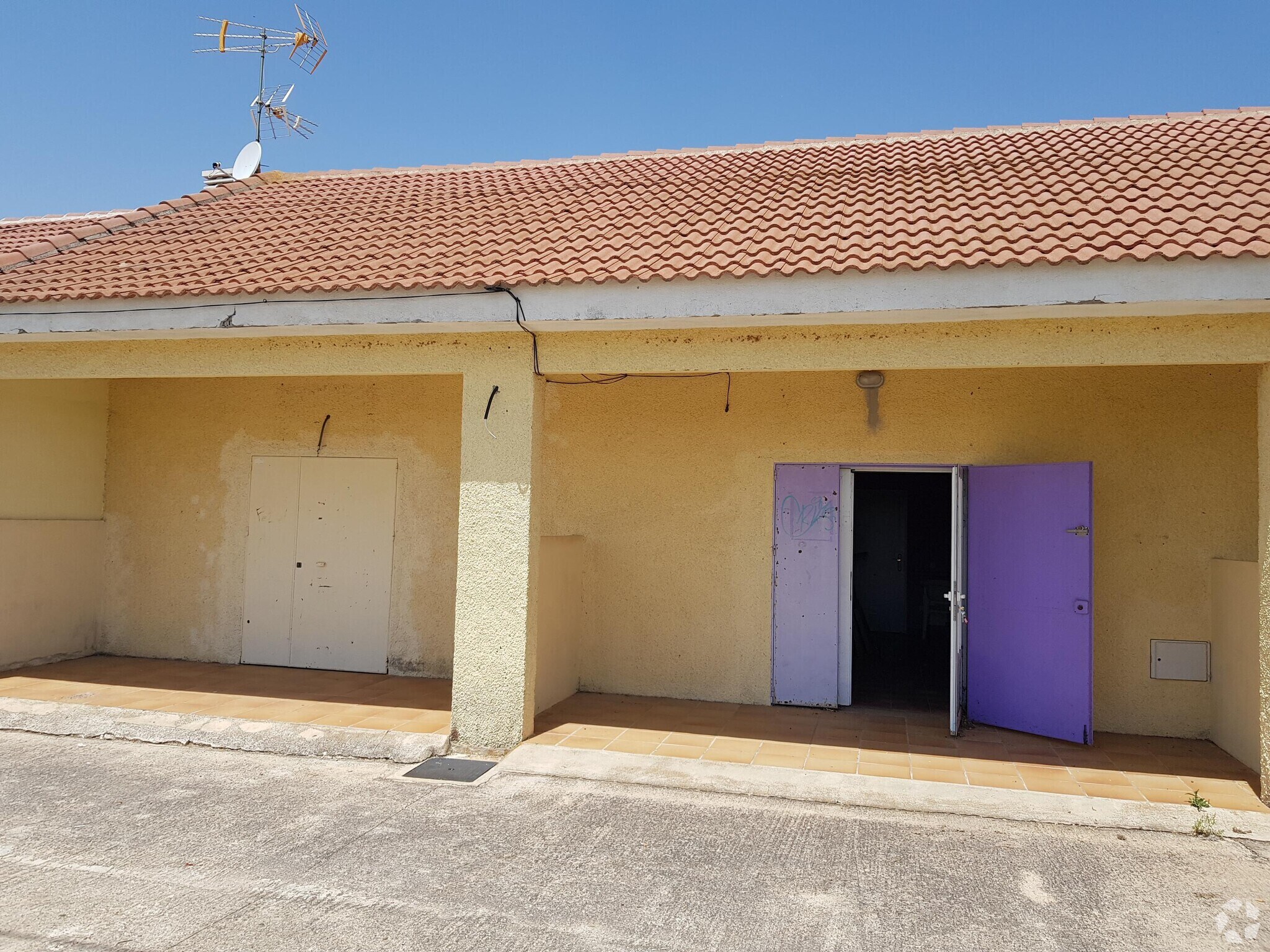 Retail in Trijueque, Guadalajara for sale Primary Photo- Image 1 of 2