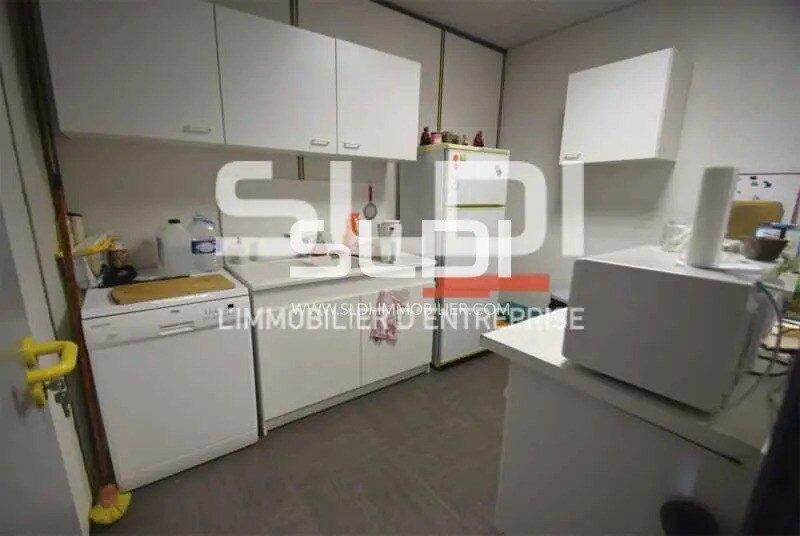 Light Industrial in Chassieu to rent - Interior Photo - Image 3 of 8