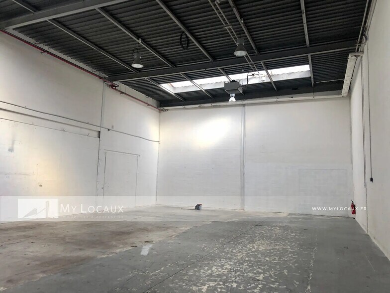 Light Industrial in Aubervilliers to rent - Interior Photo - Image 3 of 12