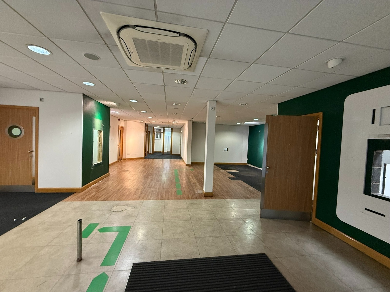Crossgates, Leeds to rent Interior Photo- Image 1 of 3
