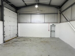 Technology Rd, Poole to rent Interior Photo- Image 1 of 3