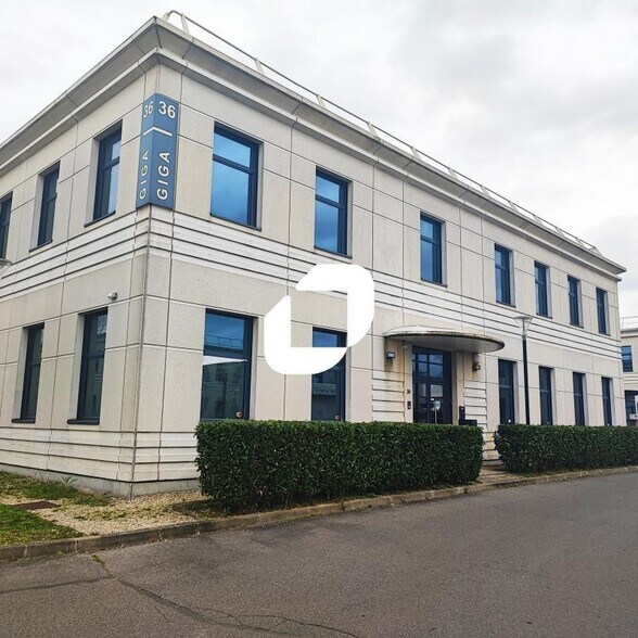 Office in Créteil to rent - Building Photo - Image 1 of 11