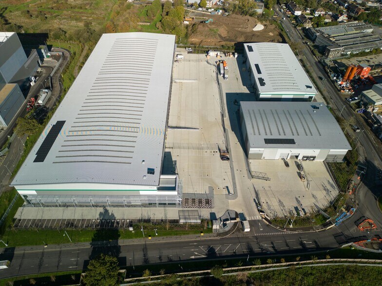 Beddington Ln, Croydon to rent - Building Photo - Image 3 of 16