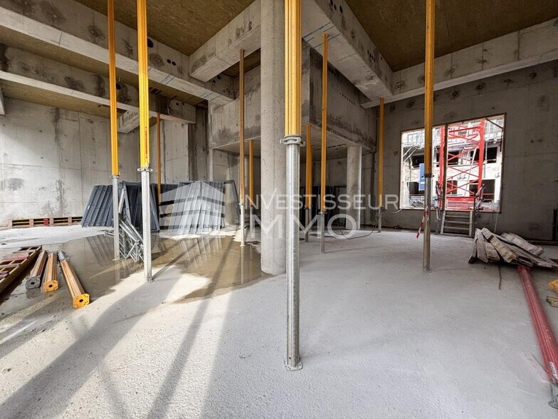 Retail in Ivry-sur-Seine to rent - Building Photo - Image 2 of 38