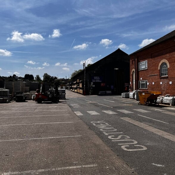 Wharf Road, Grantham portfolio of 3 properties for sale on LoopNet.co.uk - Building Photo - Image 3 of 8