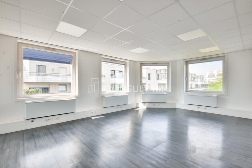 Office in Suresnes to rent - Interior Photo - Image 2 of 6