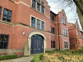 20 Market St, Altrincham to rent Building Photo- Image 1 of 8