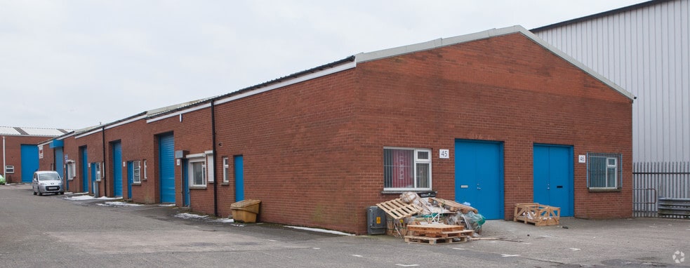 8 Balloo Dr, Bangor to rent - Building Photo - Image 2 of 2