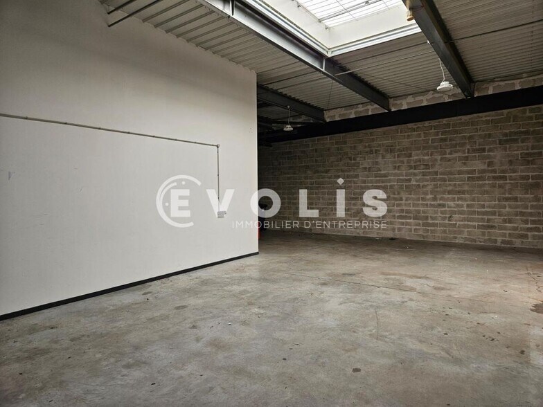 Light Industrial in Palaiseau to rent - Building Photo - Image 3 of 9