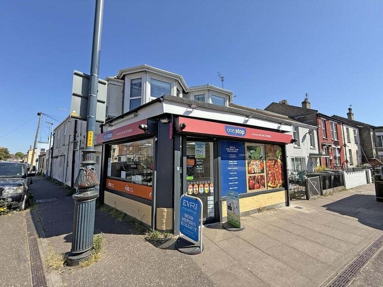 6 St Peters Rd, Great Yarmouth to rent - Building Photo - Image 2 of 24