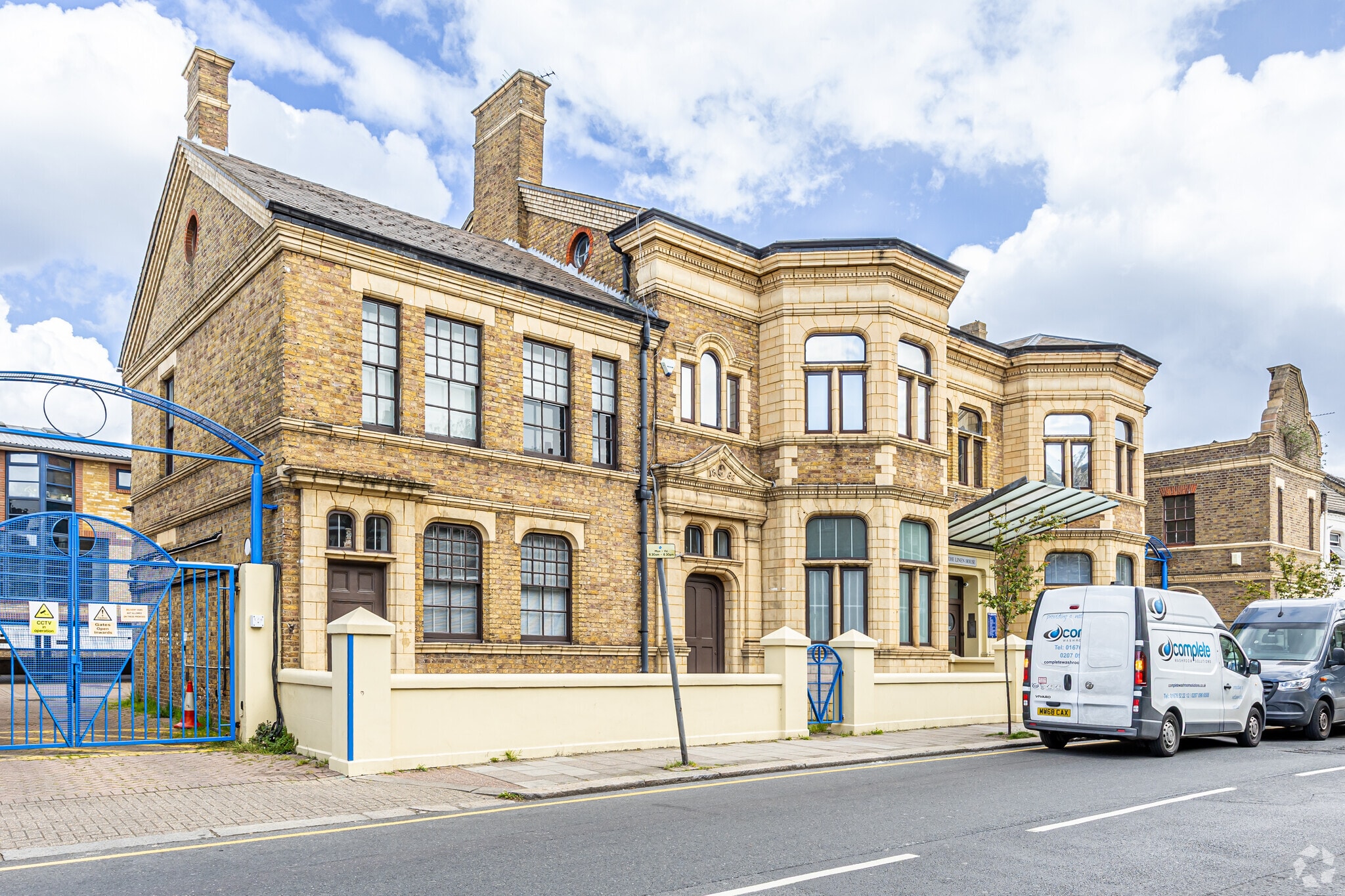 253 Kilburn Ln, London for sale Primary Photo- Image 1 of 1