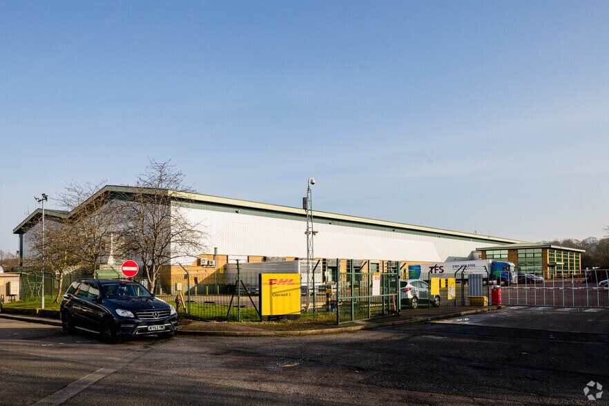 1 Middleton Close, Banbury to rent - Primary Photo - Image 1 of 2