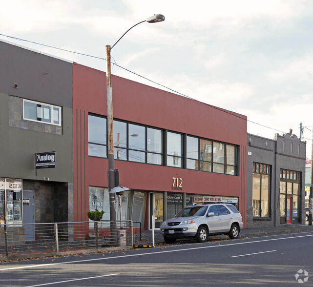 712 SE Hawthorne Blvd, Portland, OR for rent - Building Photo - Image 1 of 8