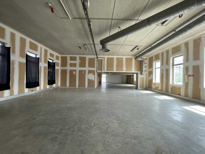 Light Industrial in Ivry-sur-Seine to rent - Interior Photo - Image 3 of 5