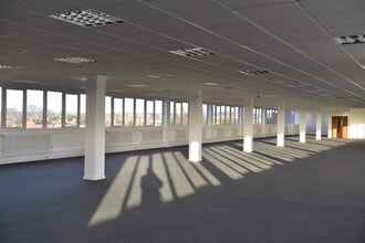Crossgates, Leeds to rent Interior Photo- Image 2 of 4