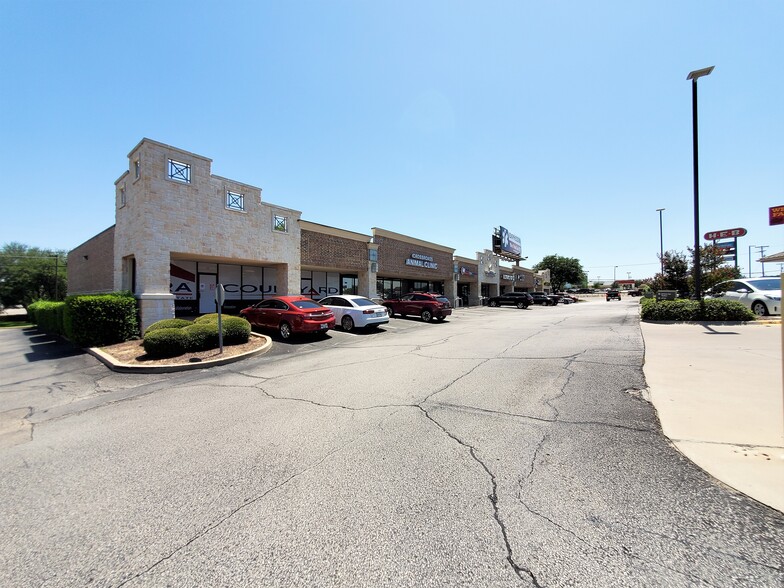 8810 W Highway 84, Waco, TX for rent - Building Photo - Image 2 of 6