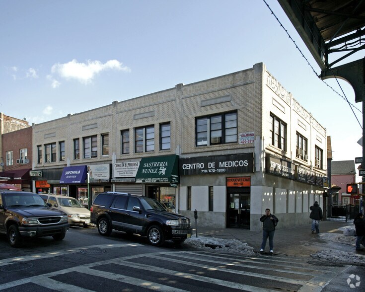 104-01 Roosevelt Ave, Corona, NY for rent - Primary Photo - Image 1 of 3