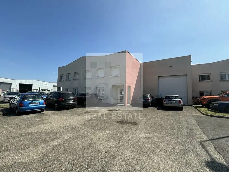 Light Industrial in Genas to rent - Building Photo - Image 1 of 10