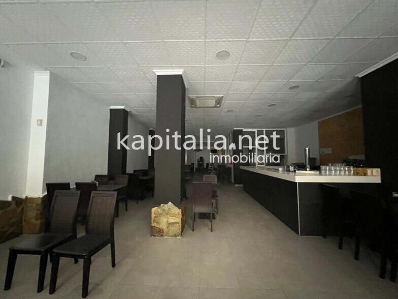 Retail in Ontinyent, Valencia to rent - Building Photo - Image 2 of 8