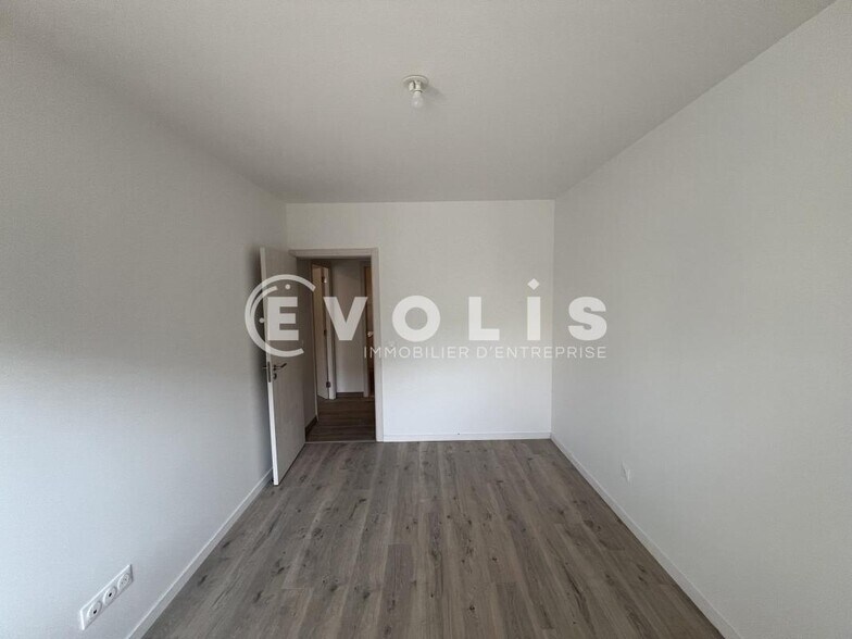 Office in Saint-Maur-des-Fossés to rent - Interior Photo - Image 3 of 8