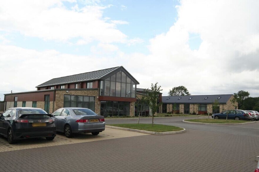 Callow Hl, Brinkworth for sale - Primary Photo - Image 1 of 1