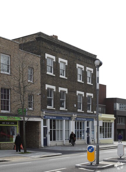 58-59 High St, Brentford to rent - Building Photo - Image 2 of 2