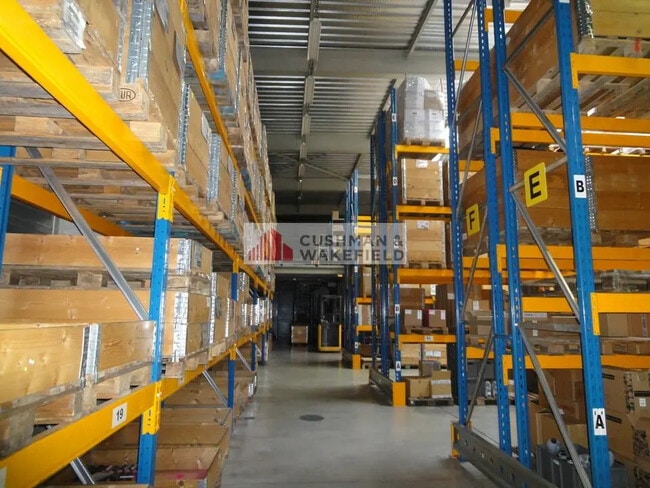 Location Local d'activités 3 670 m²