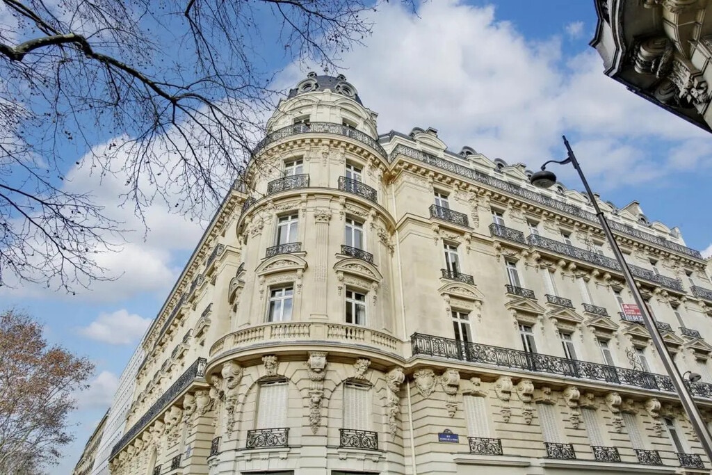 Location Bureaux 290 m² - Photo 1
