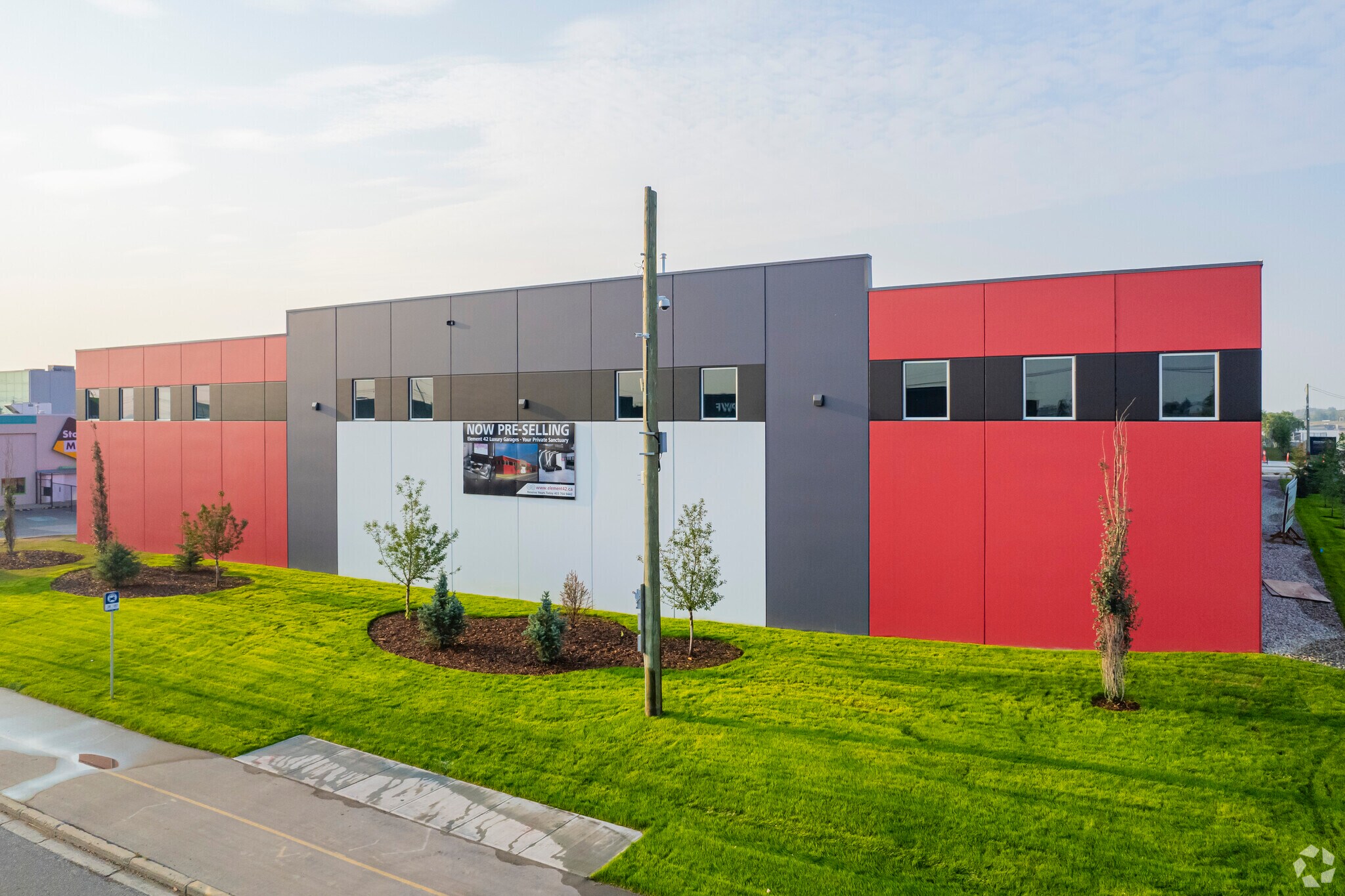 4412 9 St SE, Calgary, AB for sale Primary Photo- Image 1 of 28