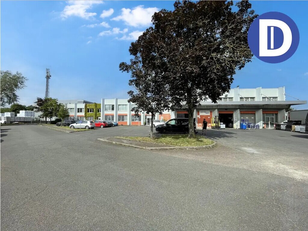Location Local d'activités 3 250 m² - Photo 1