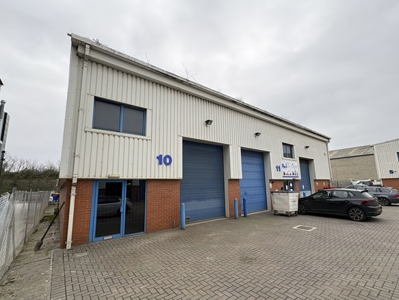 Hazel Rd, Southampton to rent - Primary Photo - Image 1 of 2