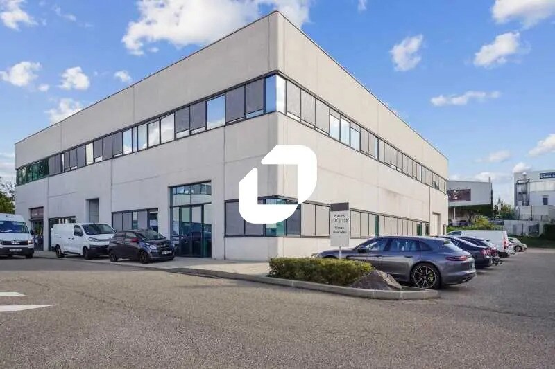 Office in Champagne-au-Mont-d'Or to rent Building Photo- Image 1 of 14