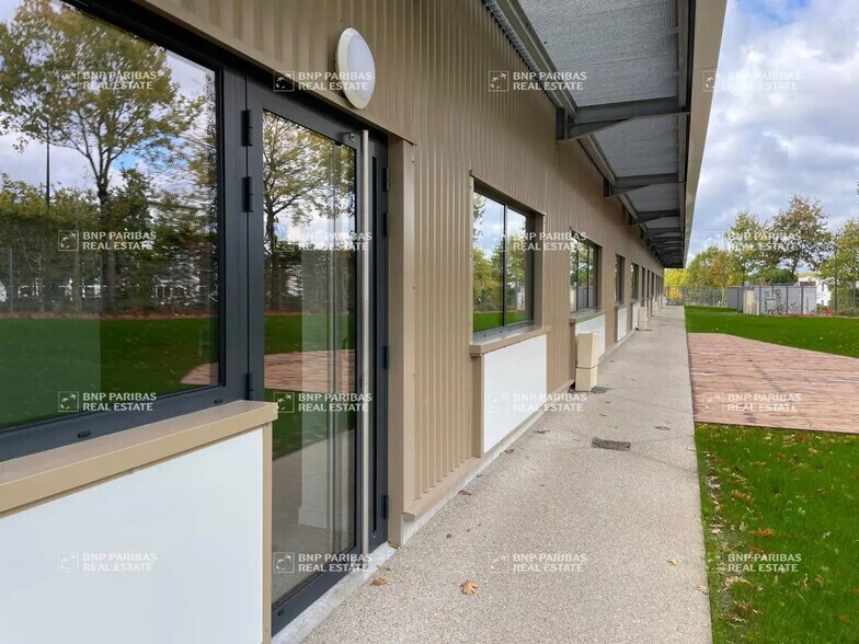 Light Industrial in Carquefou to rent - Building Photo - Image 3 of 12