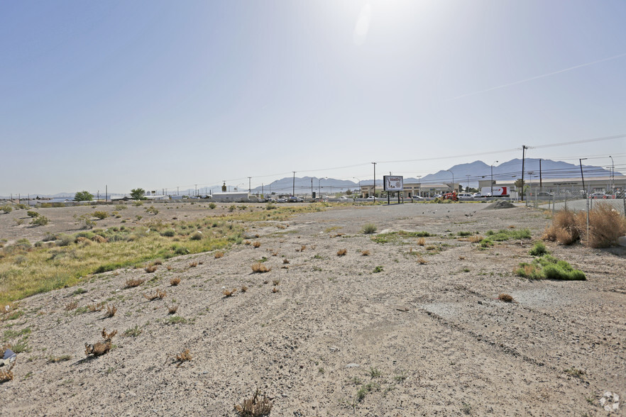 3635 Las Vegas Blvd, Las Vegas, NV for rent - Building Photo - Image 1 of 8