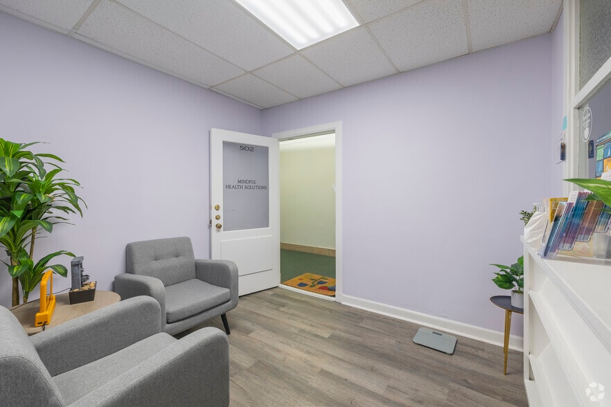 411 30th St, Oakland, CA to rent - Interior Photo - Image 3 of 11