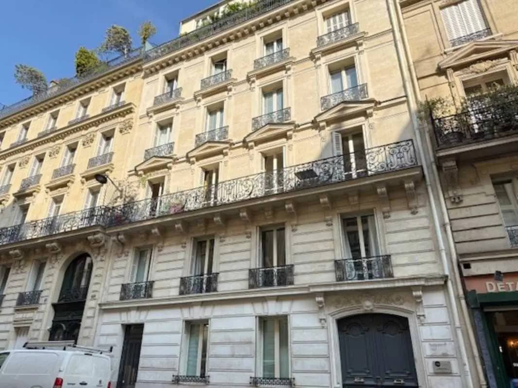 Office in Paris for sale Building Photo- Image 1 of 11