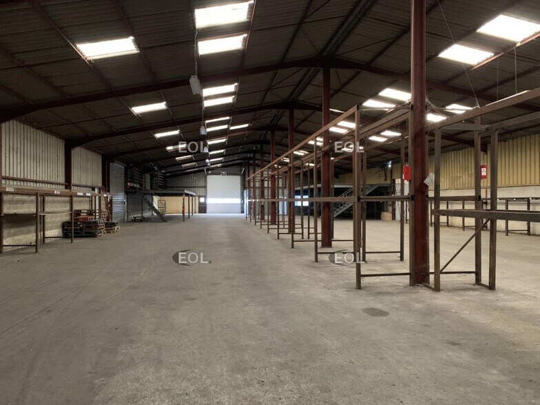 Light Industrial in Marignane for sale - Interior Photo - Image 1 of 4