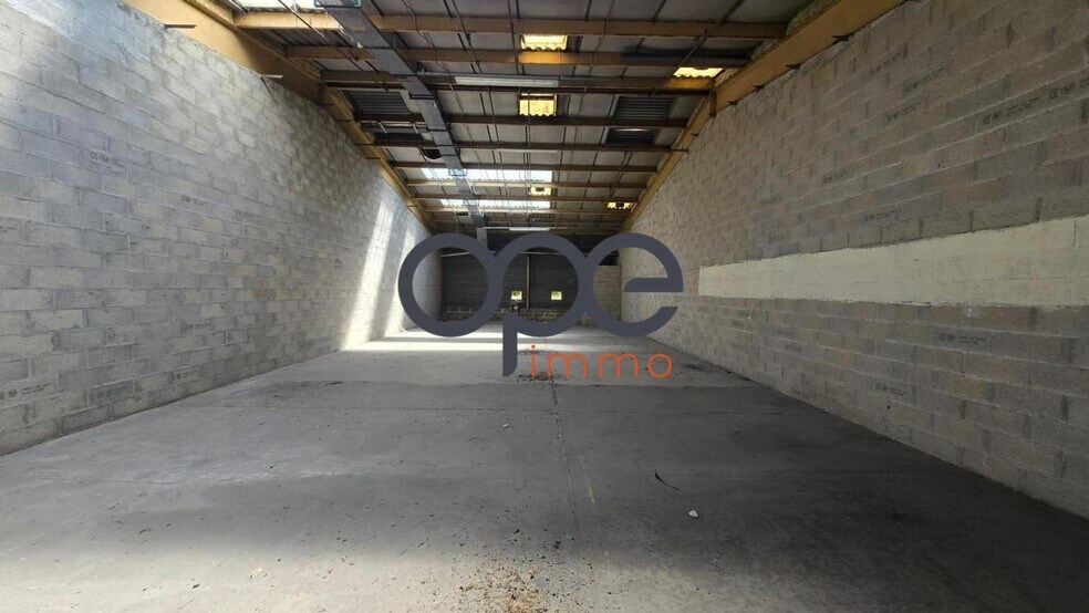 Industrial in Neuilly-en-Thelle for sale - Interior Photo - Image 3 of 4