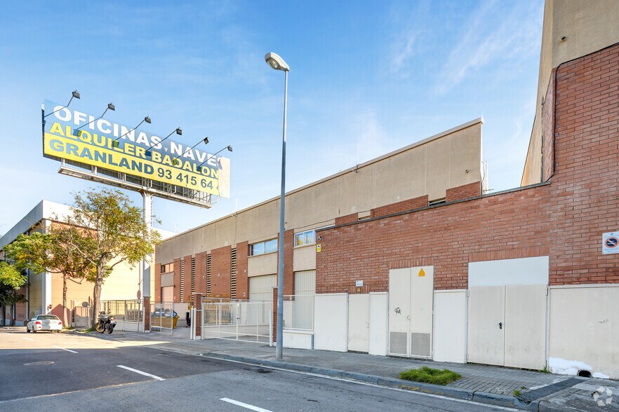 Industrial in Badalona, Barcelona to rent - Building Photo - Image 2 of 8